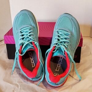 Topo Ultrafly Women's Running Shoes size 9 1/2 blue